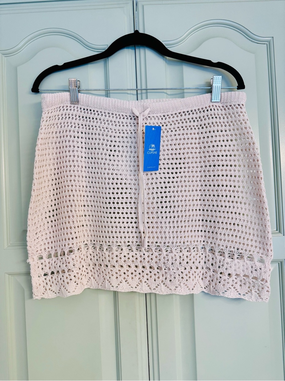 Cupshe Cream Crochet Mini Skirt with Scalloped Hem